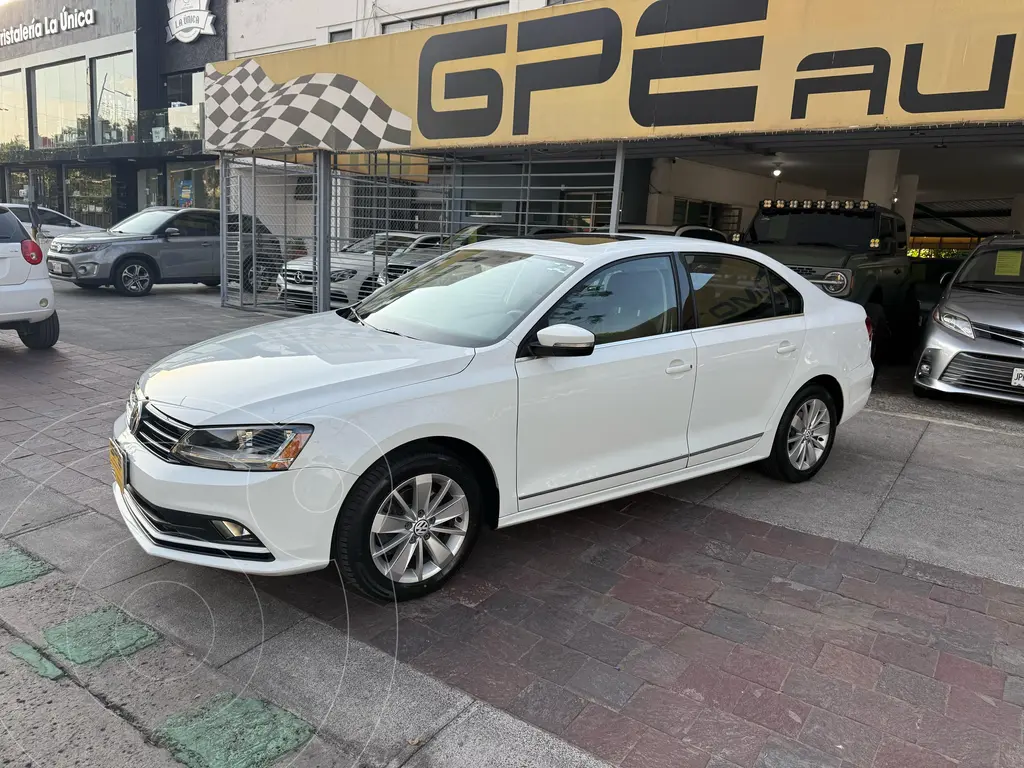 foto Volkswagen Jetta Comfortline Tiptronic usado (2018) color Blanco precio $238,000