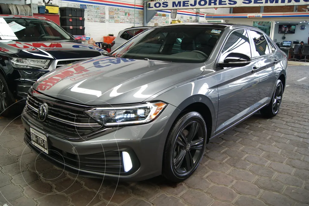foto Volkswagen Jetta Sportline usado (2023) color Gris precio $445,000