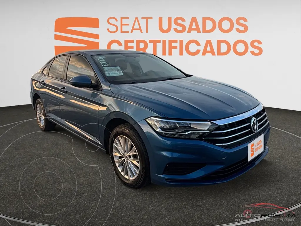 foto Volkswagen Jetta Comfortline Tiptronic usado (2019) color Azul precio $290,000