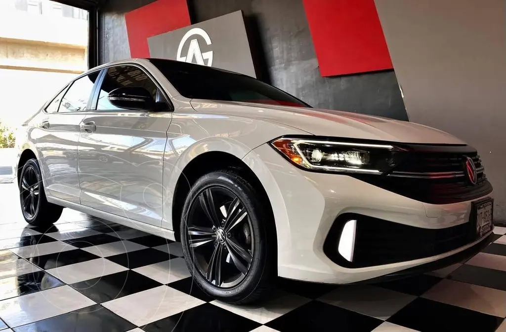 foto Volkswagen Jetta Sportline usado (2024) color Blanco precio $479,000