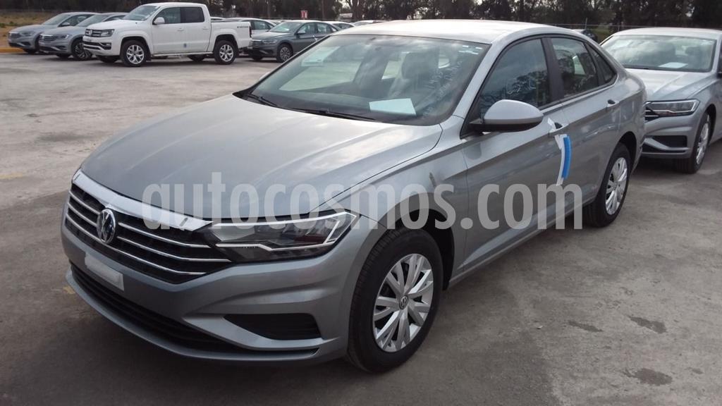 foto Volkswagen Jetta Trendline usado (2020) color Plata Dorado precio $309,900