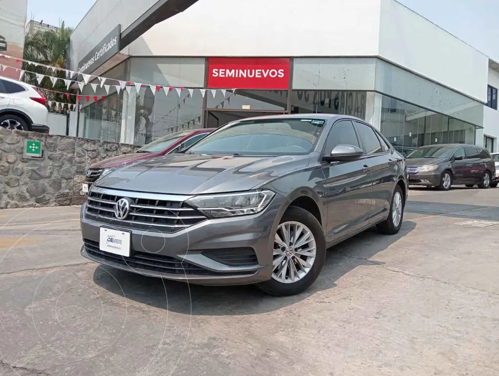 foto Volkswagen Jetta Comfortline Tiptronic usado (2019) color Gris precio $285,600