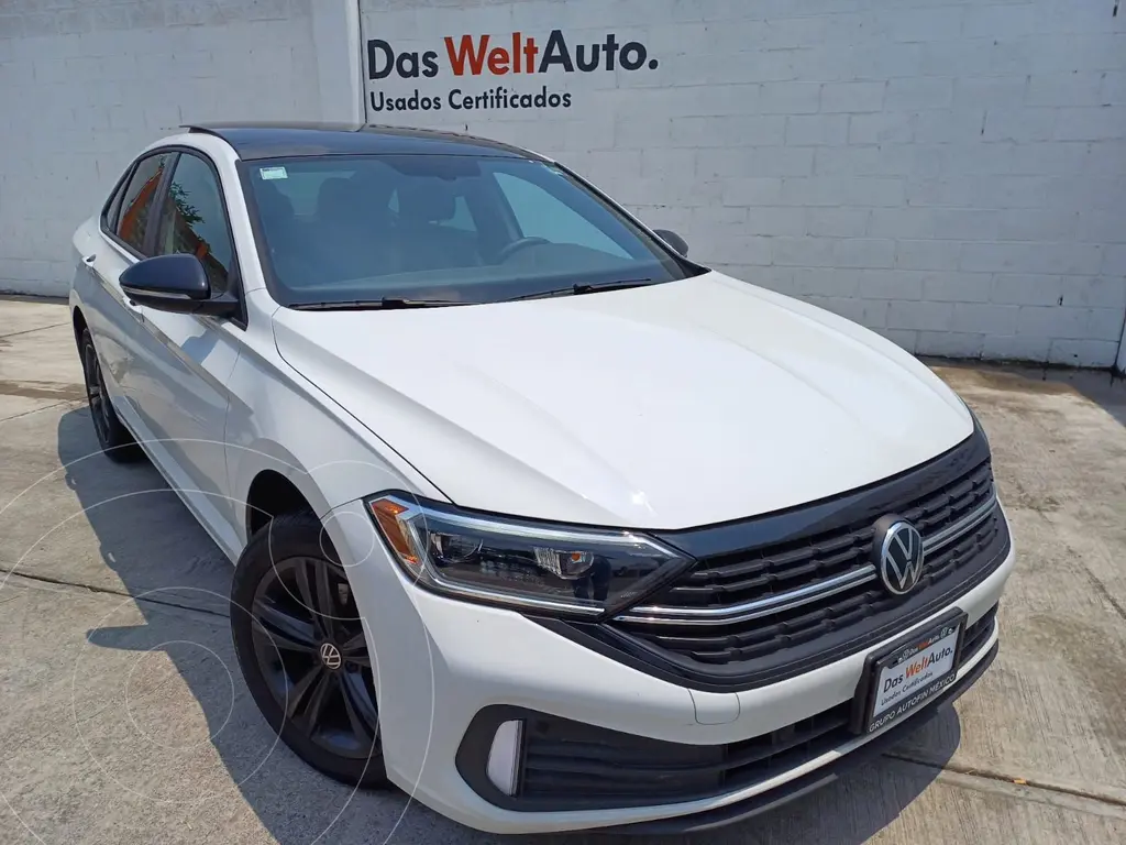 Volkswagen Jetta Sportline usado (2022) color Blanco precio 489,900