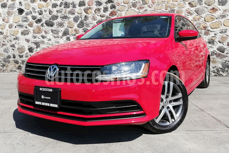 foto Volkswagen Jetta Trendline usado (2018) color Rojo precio $240,000