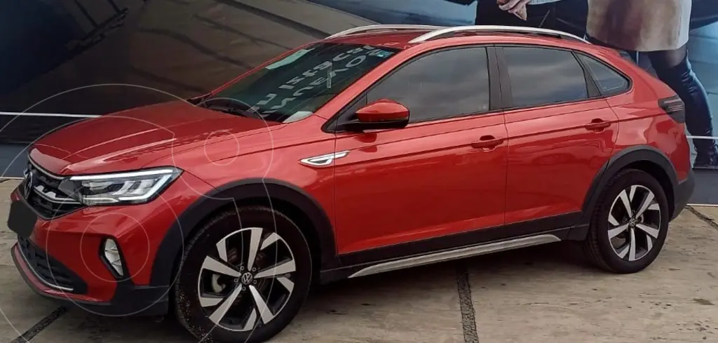 foto Volkswagen Nivus Highline usado (2024) color Rojo precio $444,999