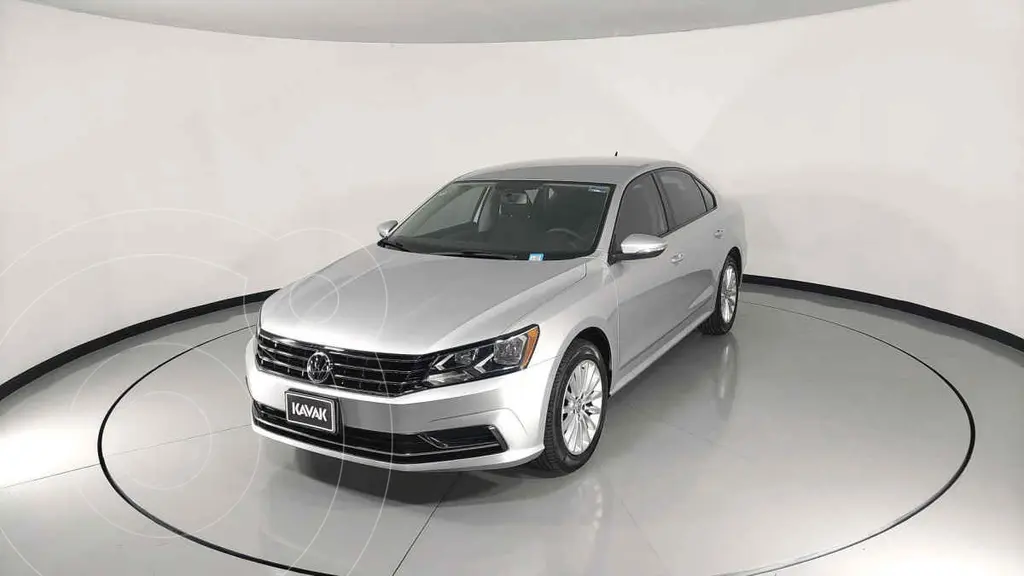 foto Volkswagen Passat Tiptronic Comfortline usado (2016) color Plata precio $276,999