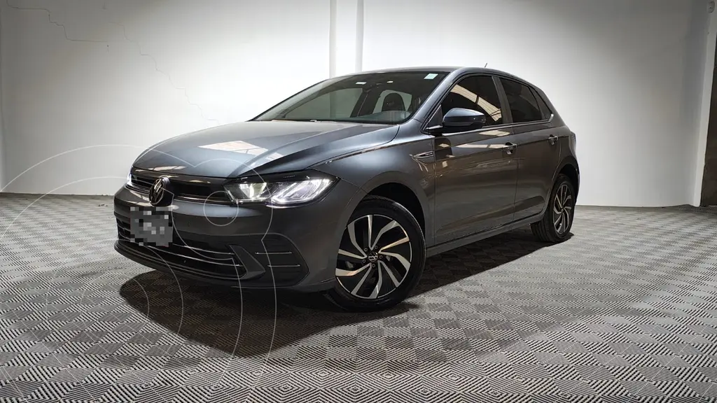foto Volkswagen Polo 5P 1.0L Highline 170 TSi usado (2025) color Gris precio $32.340.000