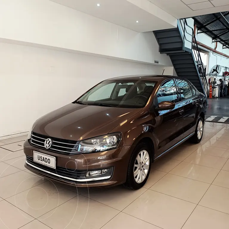 foto Volkswagen Polo 5P Comfortline usado (2016) color Marrón precio $15.000.000