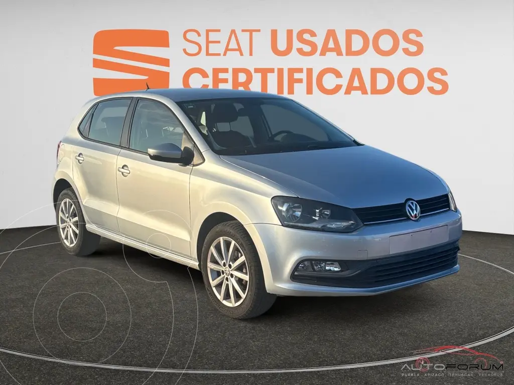 foto Volkswagen Polo Hatchback Disign & Sound Tiptronic usado (2019) color Plata precio $238,000