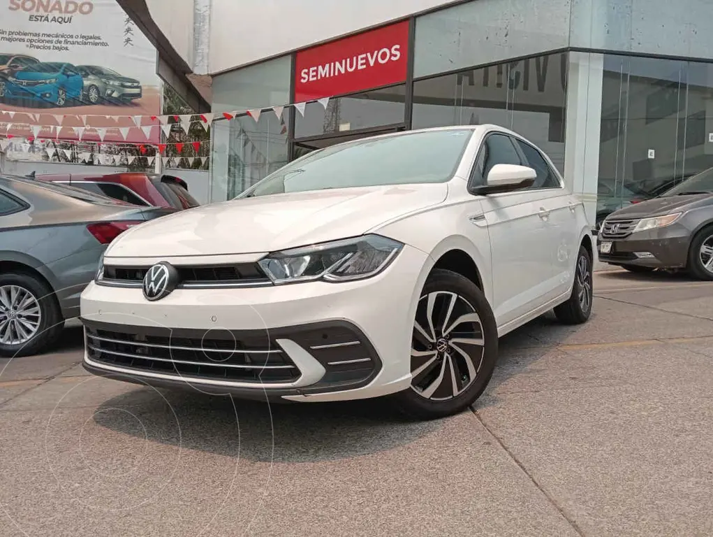 foto Volkswagen Polo Hatchback Highline usado (2024) color Blanco precio $362,000