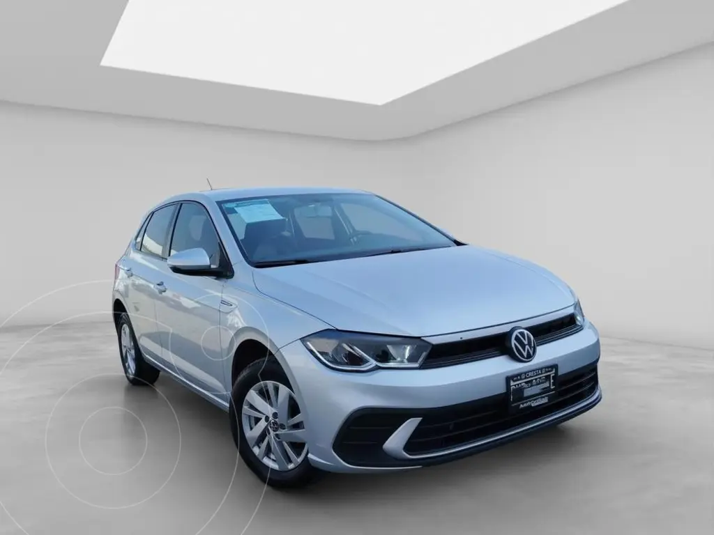foto Volkswagen Polo Hatchback Comfortline usado (2024) color plateado precio $332,900