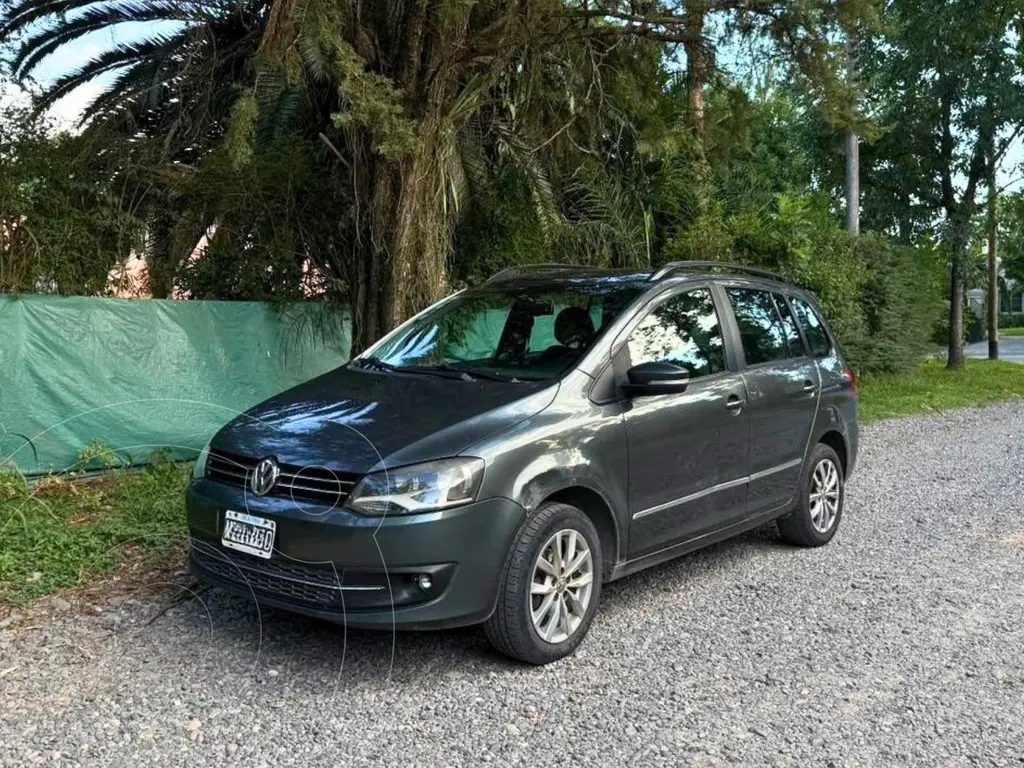 foto Volkswagen Suran 1.6 Highline usado (2013) color Gris Off-Road precio $10.800.000
