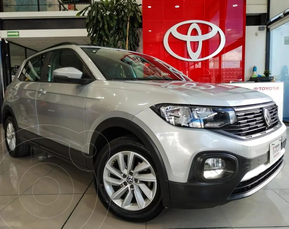 Volkswagen T-Cross Trendline usado (2023) color plateado precio $315,000
