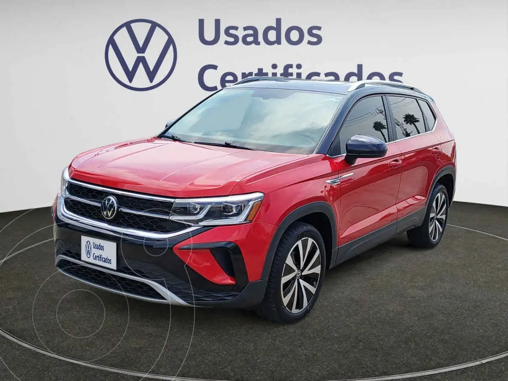 foto Volkswagen Taos Highline usado (2024) color Rojo precio $490,900