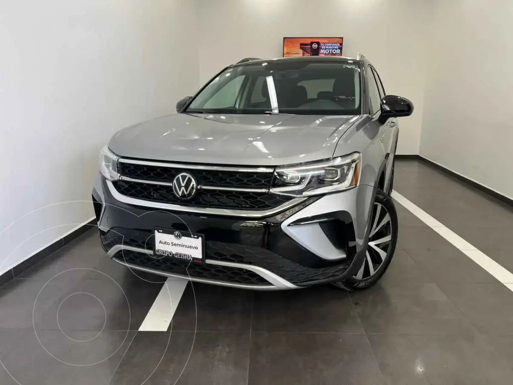 foto Volkswagen Taos Highline usado (2024) color Plata precio $460,000
