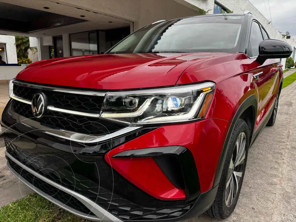 foto Volkswagen Taos Highline usado (2024) color Rojo precio $499,000