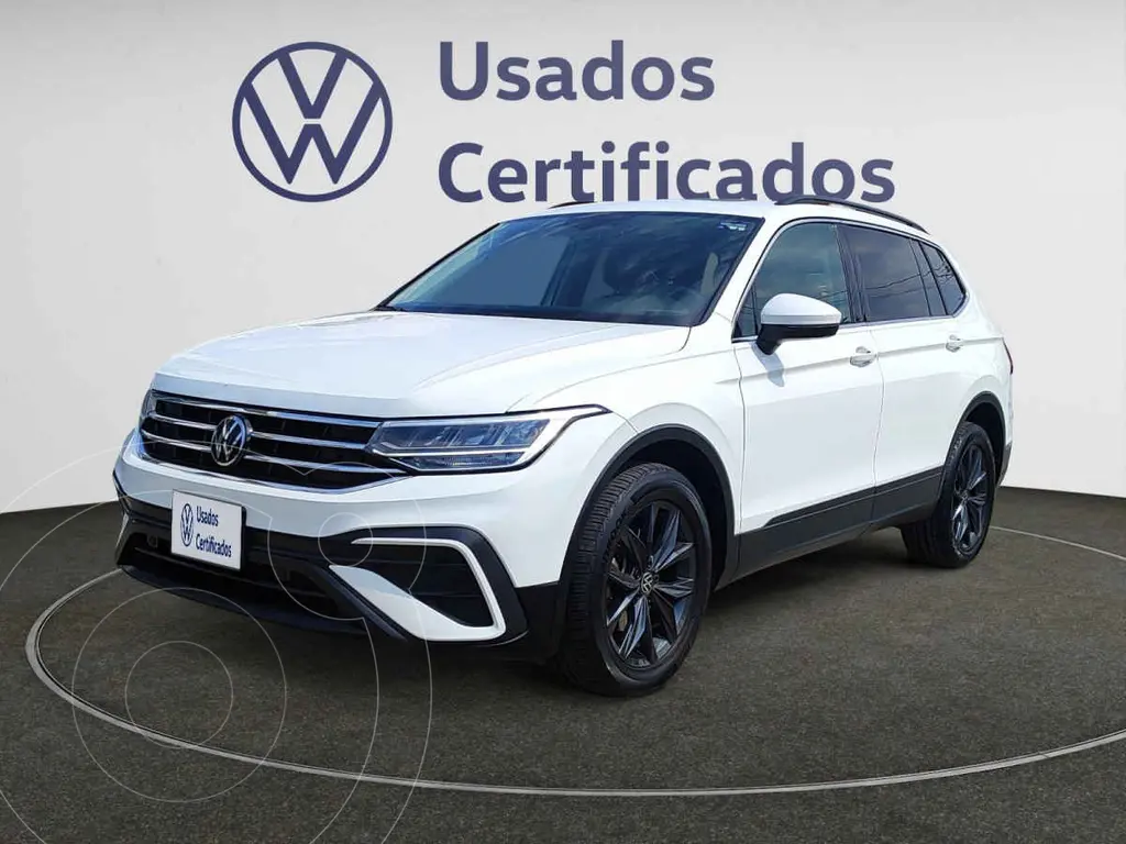 foto Volkswagen Tiguan Comfortline 5 Asientos usado (2024) color Blanco precio $530,900