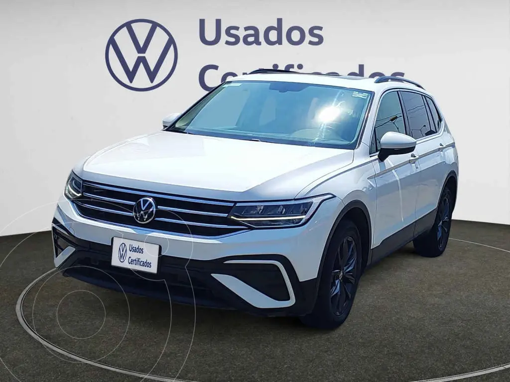 foto Volkswagen Tiguan Comfortline 5 Asientos usado (2022) color Blanco precio $480,900