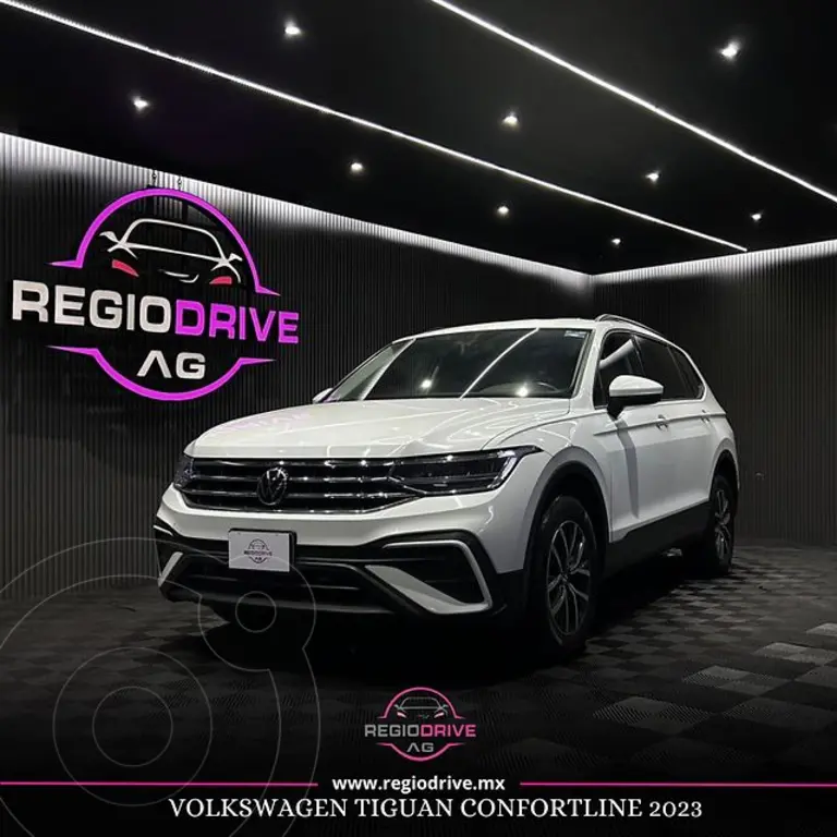 foto Volkswagen Tiguan Comfortline 5 Asientos usado (2023) color Blanco precio $434,900