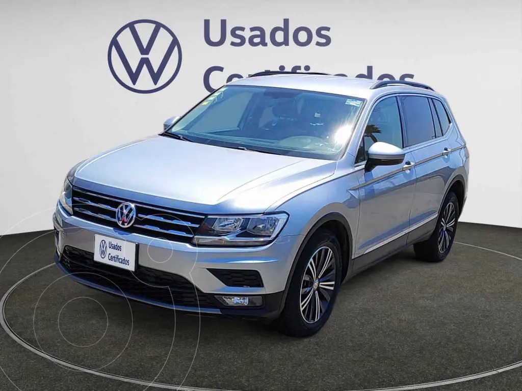 foto Volkswagen Tiguan Comfortline usado (2020) color Plata precio $390,900