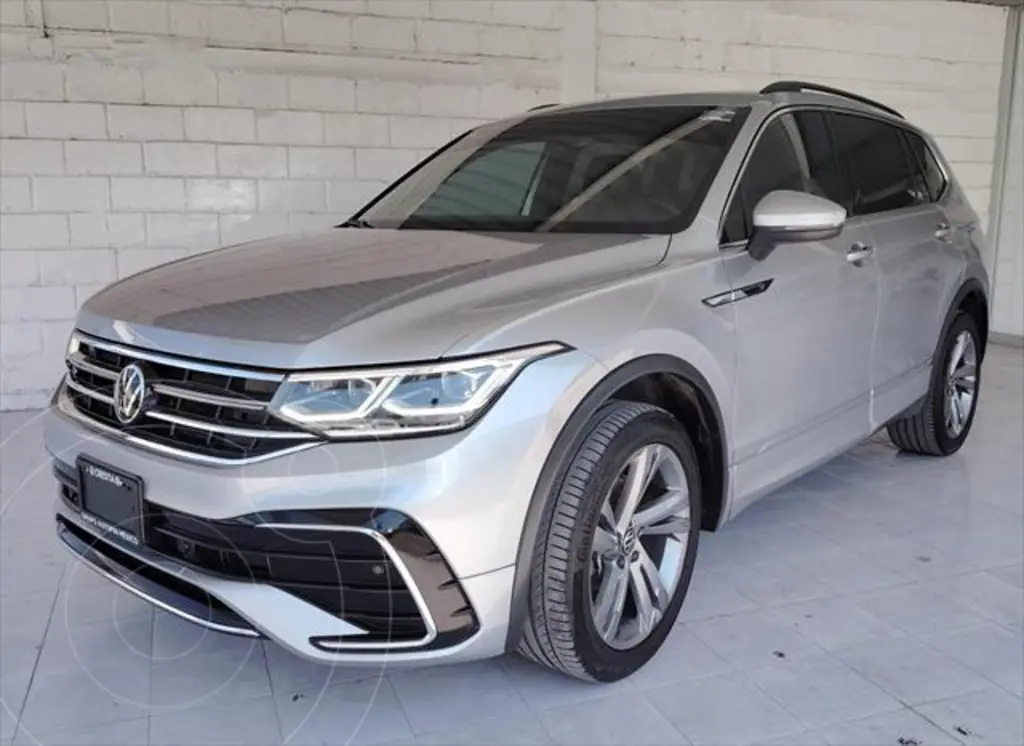 foto Volkswagen Tiguan 1.4L R-Line usado (2024) color plateado precio $569,900