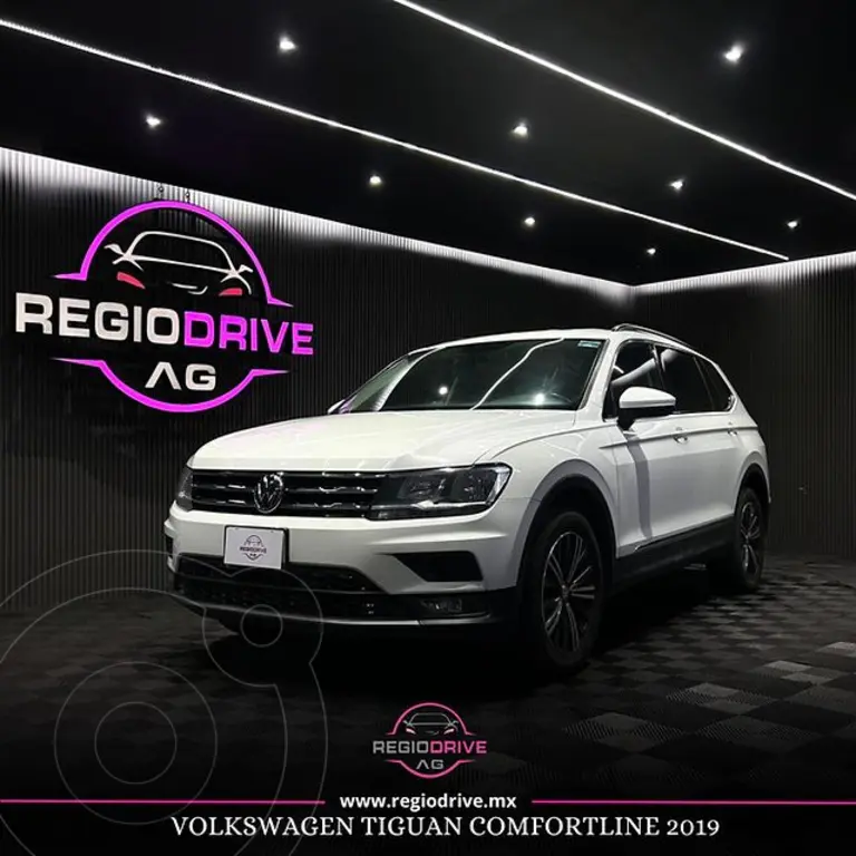 foto Volkswagen Tiguan Comfortline 5 Asientos Piel usado (2019) color Blanco precio $349,900
