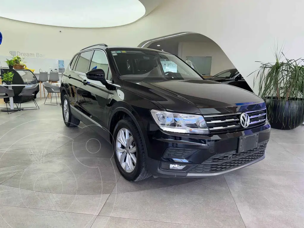 foto Volkswagen Tiguan Comfortline 5 Asientos Piel usado (2021) color Negro precio $430,000