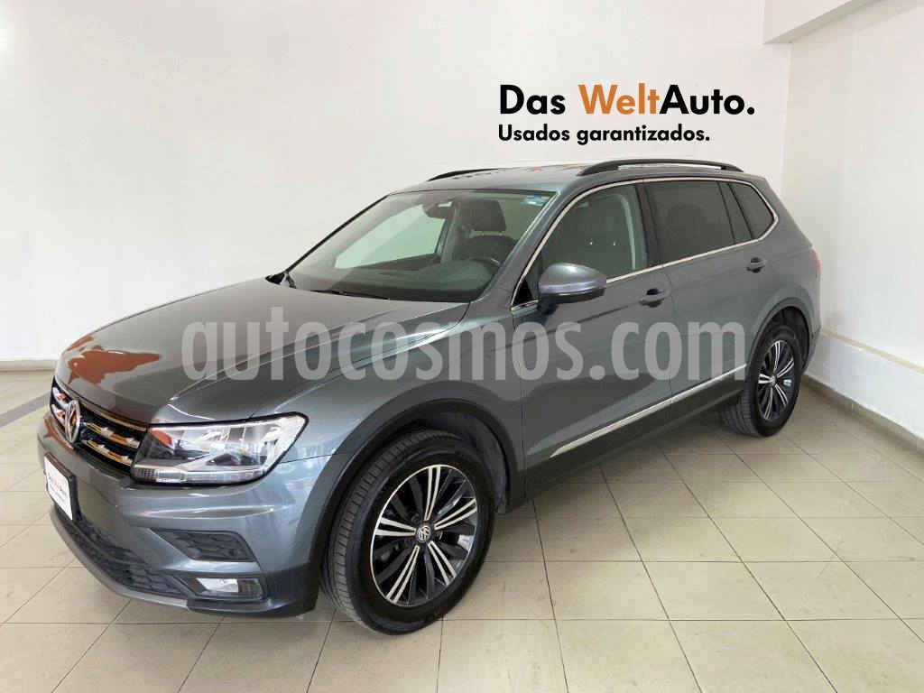 foto Volkswagen Tiguan Comfortline 7 Asientos Tela usado (2019) color Gris precio $394,454