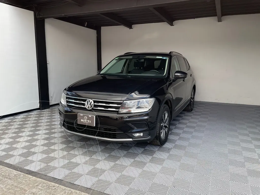 foto Volkswagen Tiguan Comfortline usado (2018) color Negro precio $349,000