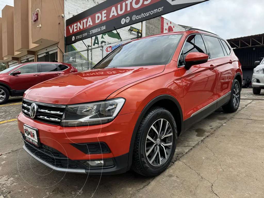foto Volkswagen Tiguan Comfortline 7 Asientos Tela usado (2018) color Naranja precio $369,999