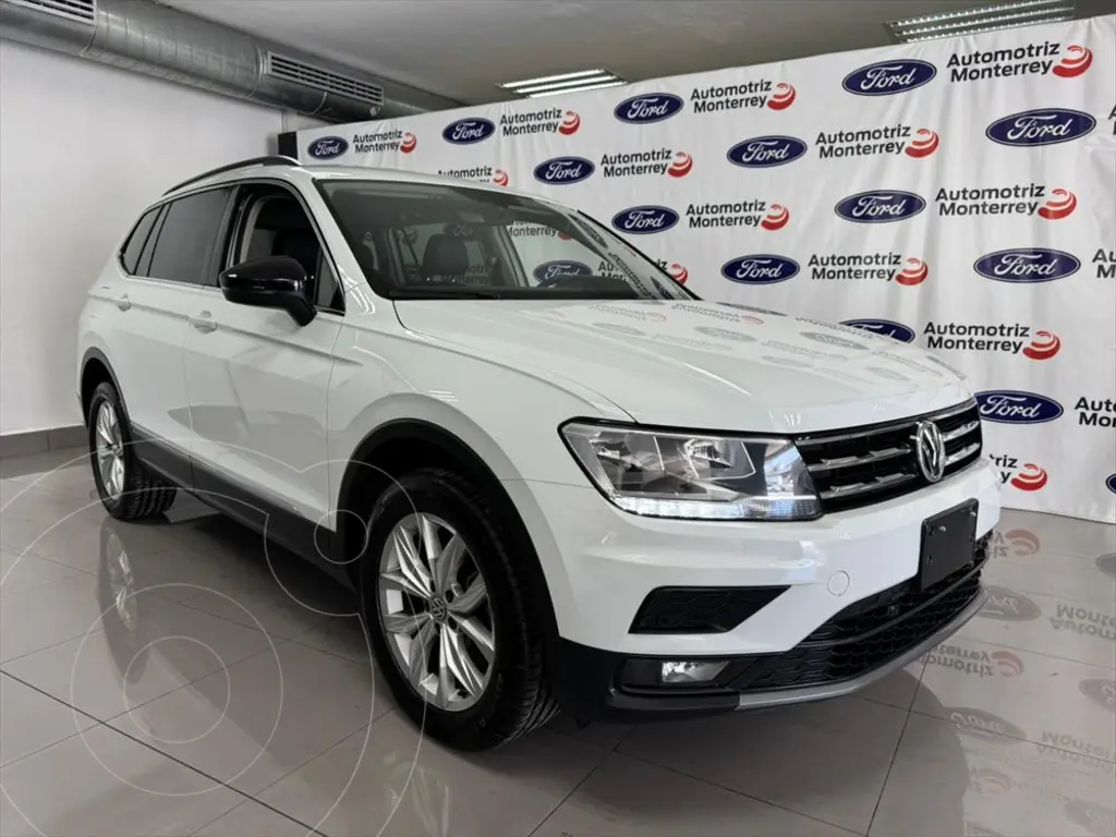 foto Volkswagen Tiguan Comfortline usado (2020) color Blanco precio $389,000