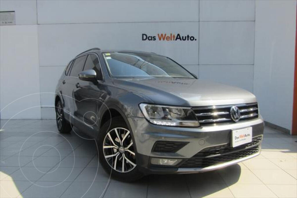foto Volkswagen Tiguan Comfortline usado (2018) color Gris Oscuro precio $409,000