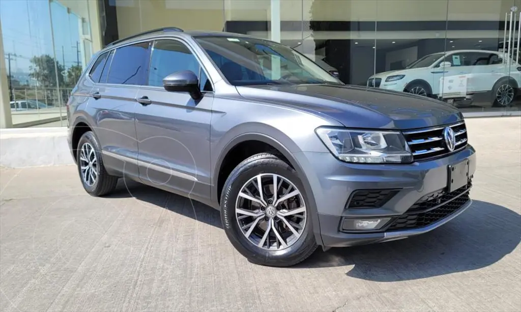 foto Volkswagen Tiguan Comfortline usado (2018) color Gris Oscuro precio $335,000