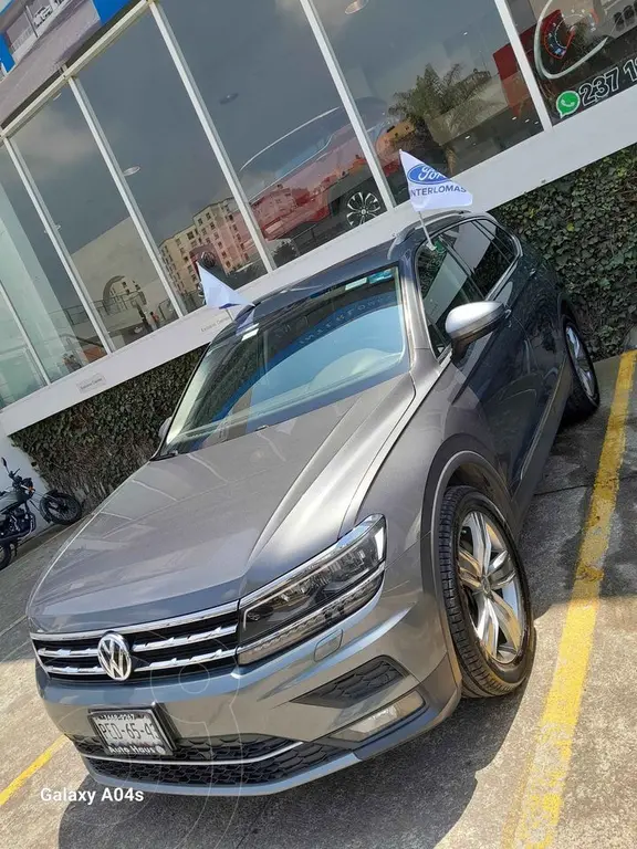 foto Volkswagen Tiguan Highline usado (2018) color Gris precio $410,000