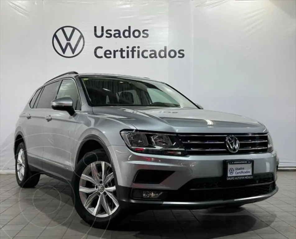 foto Volkswagen Tiguan Comfortline usado (2020) color Gris precio $424,000