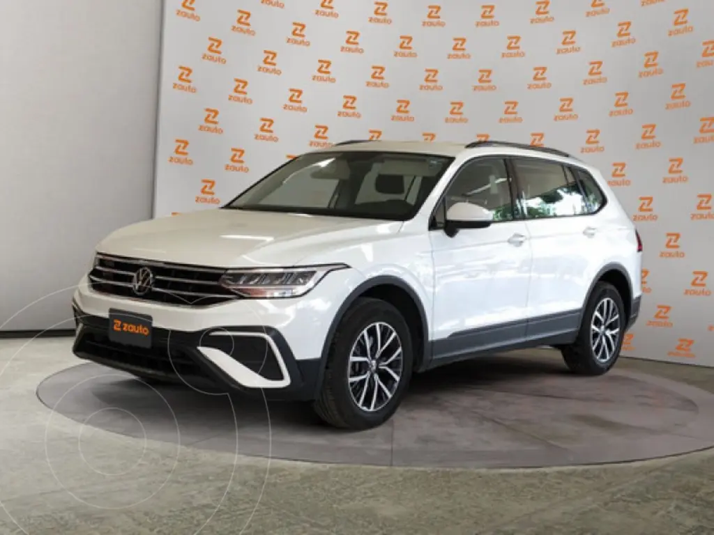 foto Volkswagen Tiguan Trendline Plus usado (2023) color Blanco precio $529,900