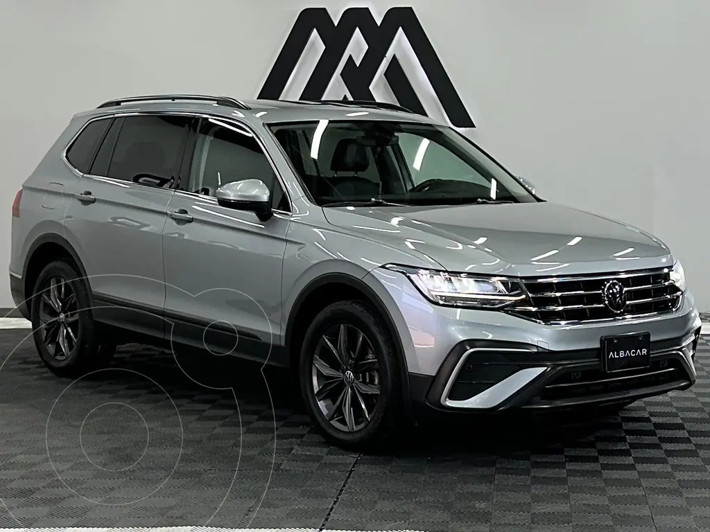 Volkswagen Tiguan Comfortline 7 Asientos usado (2022) color plateado precio $419,999