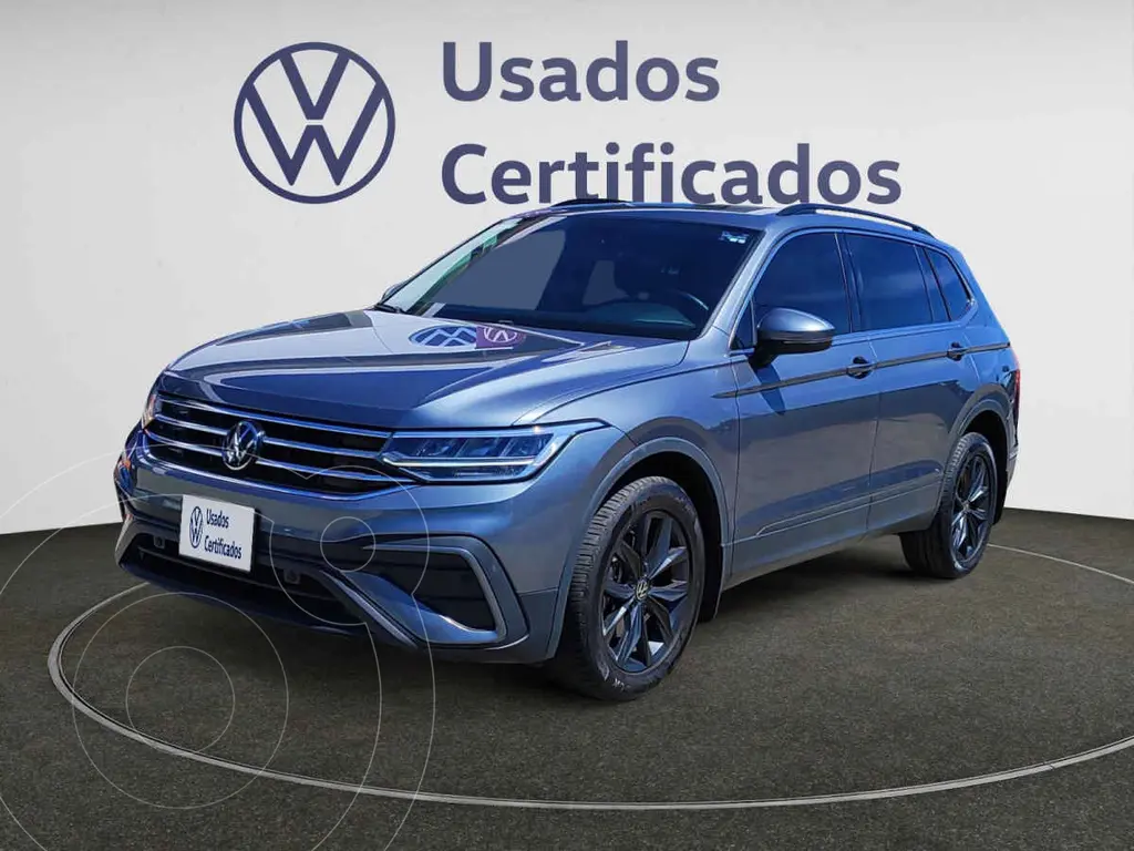 foto Volkswagen Tiguan Comfortline 5 Asientos usado (2024) color Gris precio $550,900