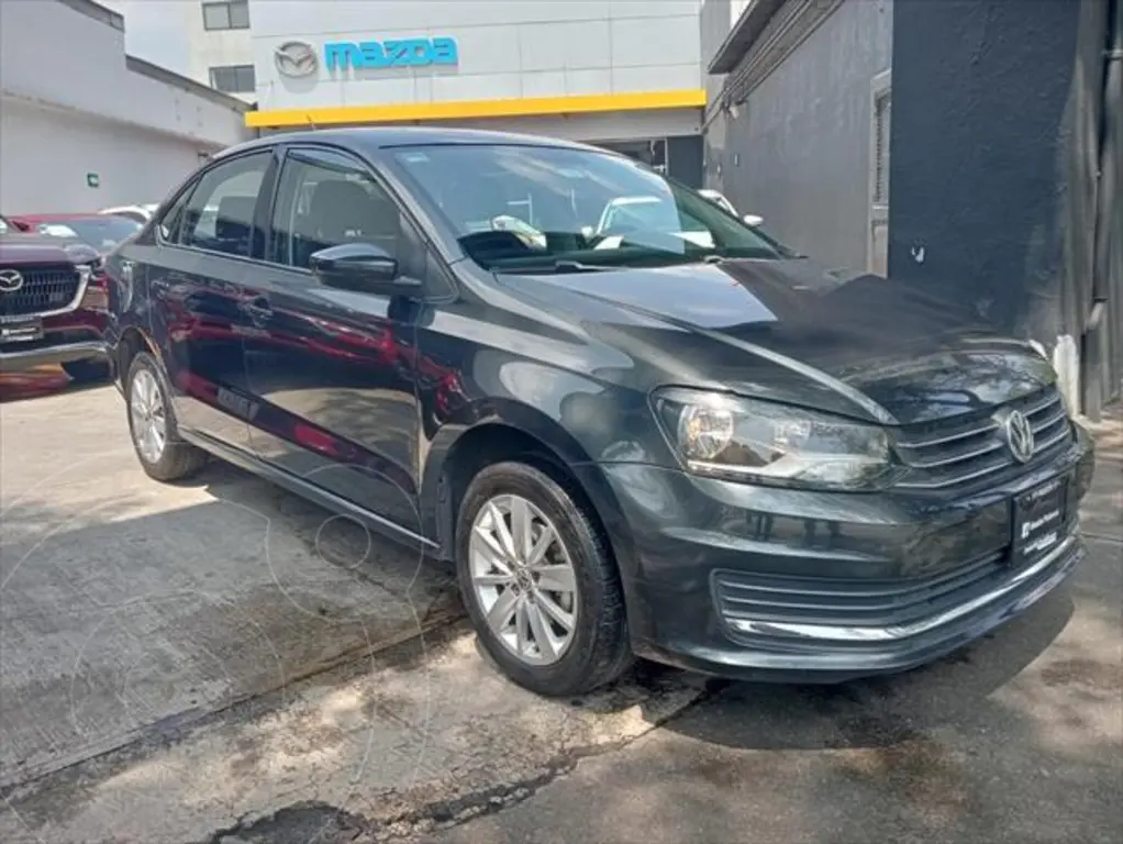 foto Volkswagen Vento Comfortline usado (2020) color Gris precio $220,000