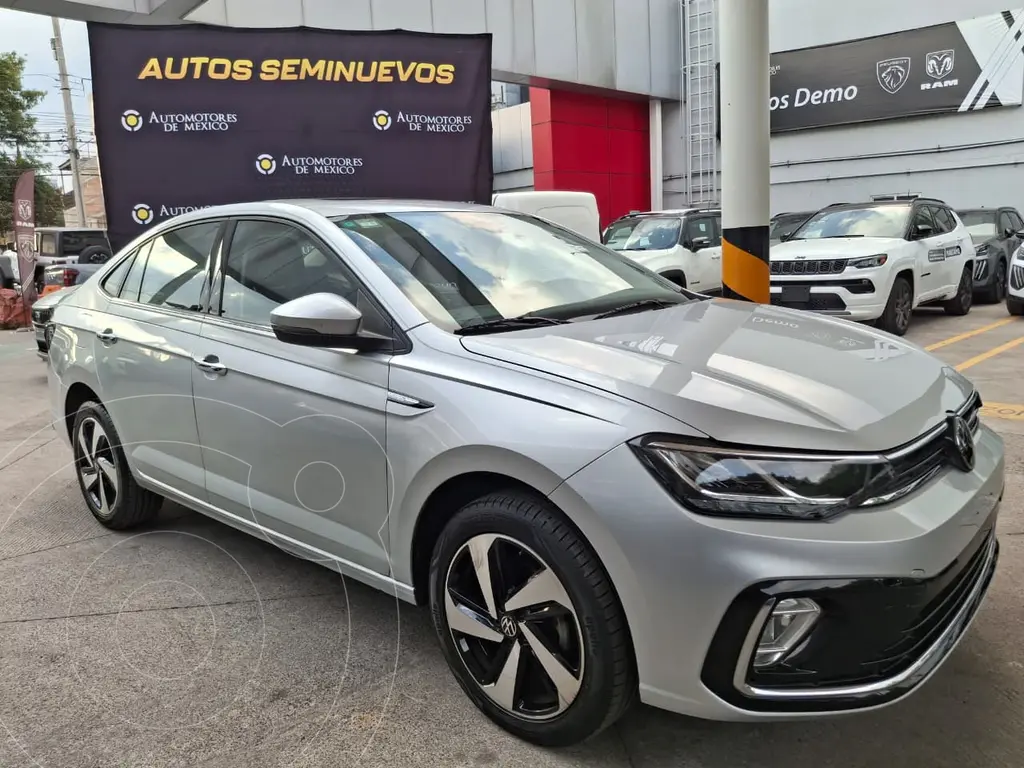 foto Volkswagen Virtus Highline usado (2023) color Plata Reflex precio $310,000