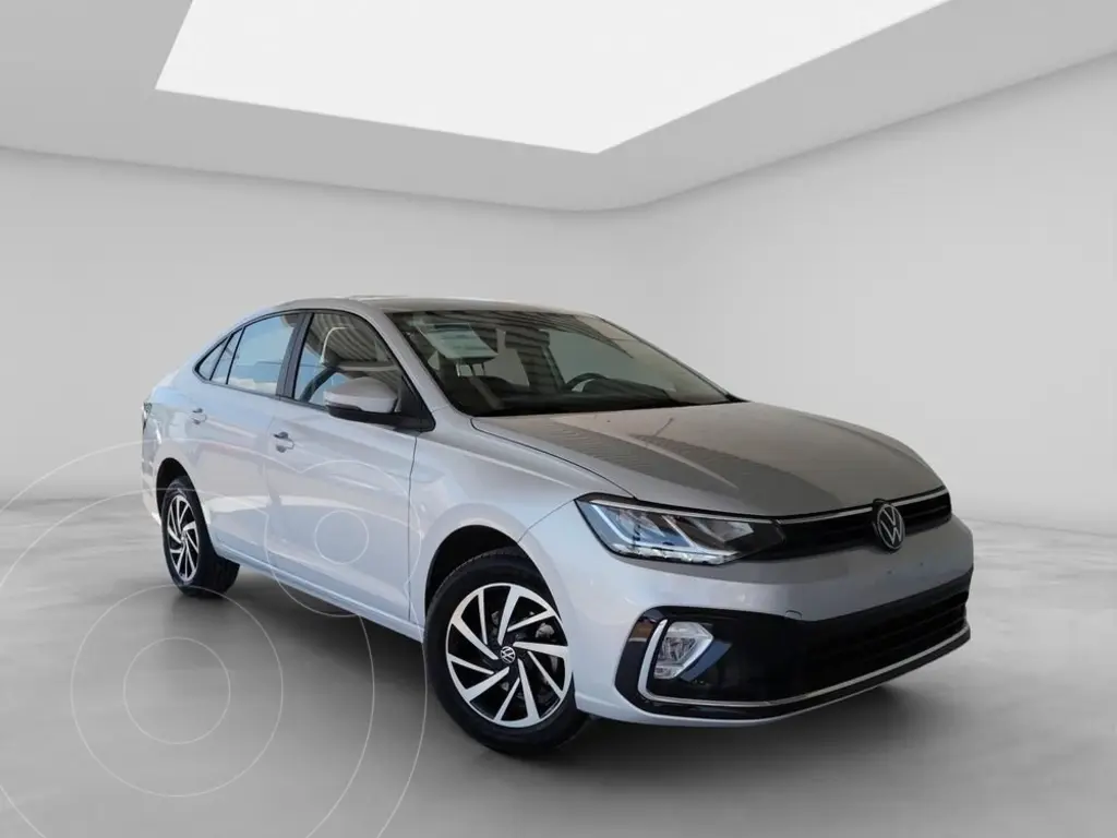 foto Volkswagen Virtus Comfortline usado (2025) color plateado precio $373,900