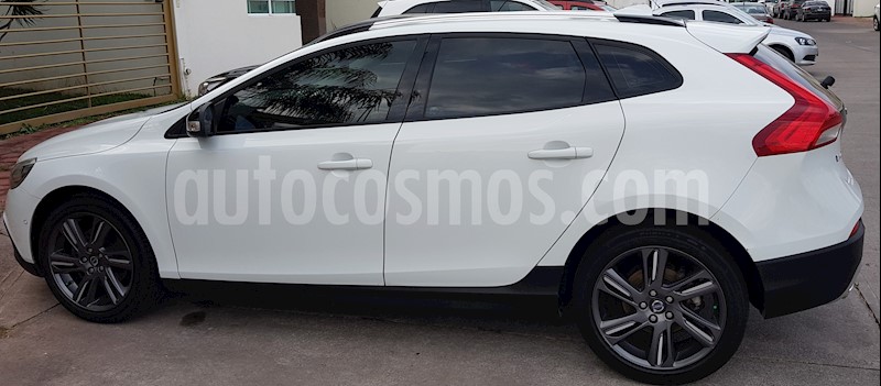 foto Volvo V40 Cross Country Adittion usado