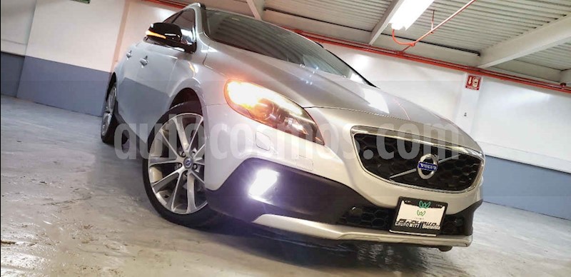 foto Volvo V40 Cross Country Momentum T4 usado