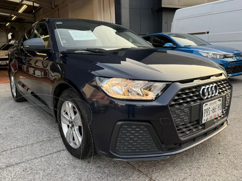 Foto Audi A1 30 TFSI Urban usado (2021) color Azul Oscuro financiado en mensualidades(enganche $146,300 mensualidades desde $6,285)