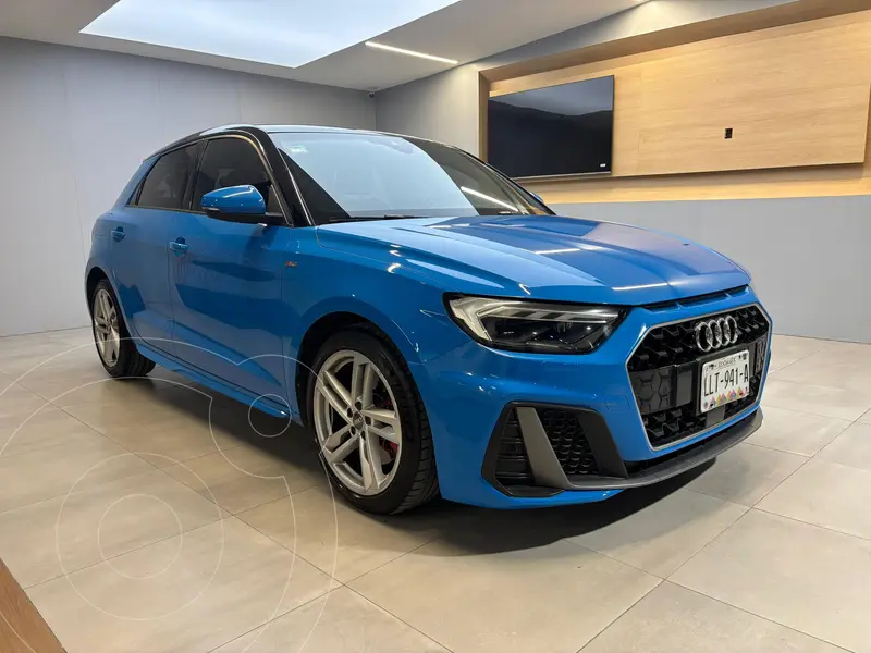 Foto Audi A1 2.0T S Line usado (2020) color Azul precio $410,000
