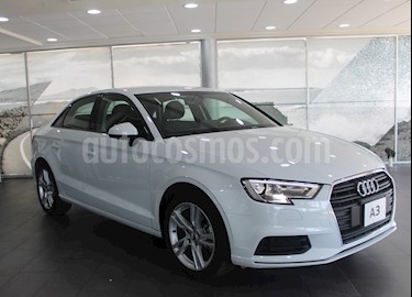 foto Audi A3 Sedán 35 TFSI Dynamic Aut usado (2019) color Blanco precio $415,700
