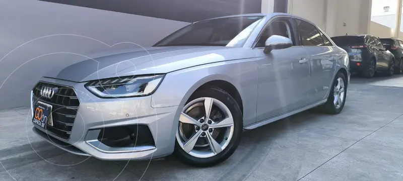 Foto Audi A4 40 TFSI Select usado (2023) color plateado financiado en mensualidades(enganche $171,675 mensualidades desde $13,128)