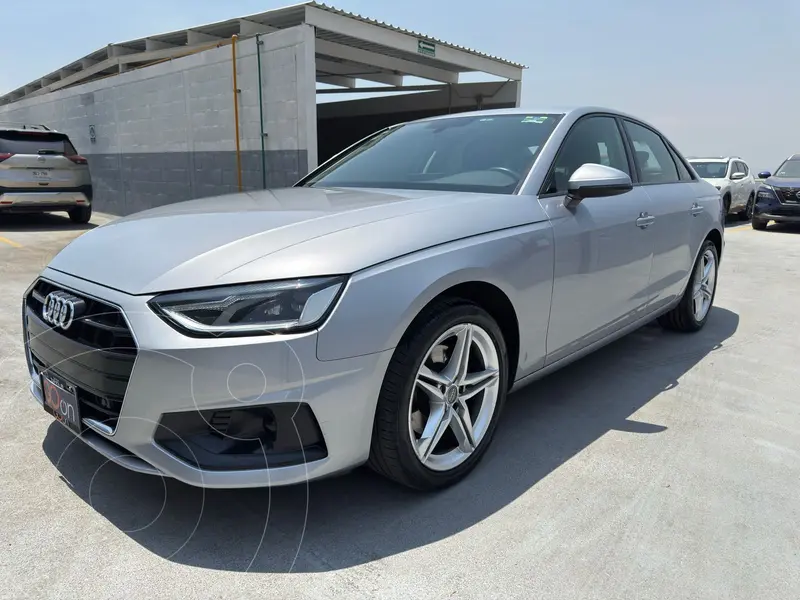 Foto Audi A4 40 TFSI Dynamic (190hp) usado (2021) color plateado financiado en mensualidades(enganche $132,980 mensualidades desde $10,169)