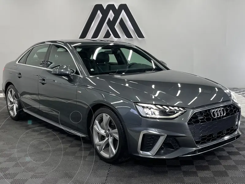 Foto Audi A4 45 TFSI S Line quattro usado (2021) color Gris precio $497,999