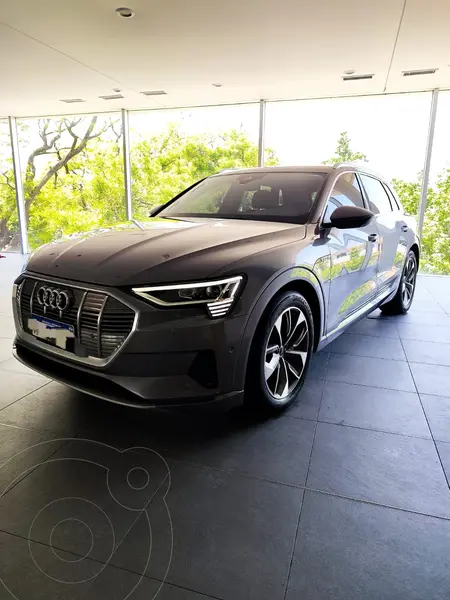 Foto Audi e-tron Advanced 55 quattro usado (2020) color Gris precio u$s89.000
